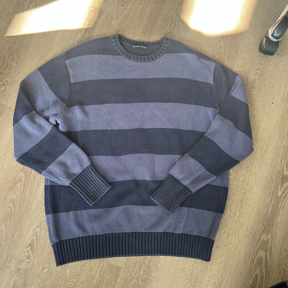 Brandy Melville Gray and Black Crewneck Sweater